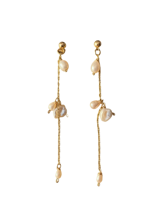 Main en perle earrings (keshi pearls)
