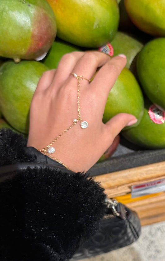 Main en Perle hand chain