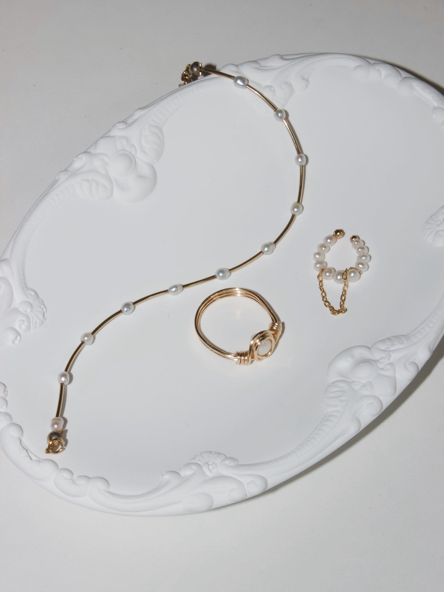 Pearl ear cuff with chain