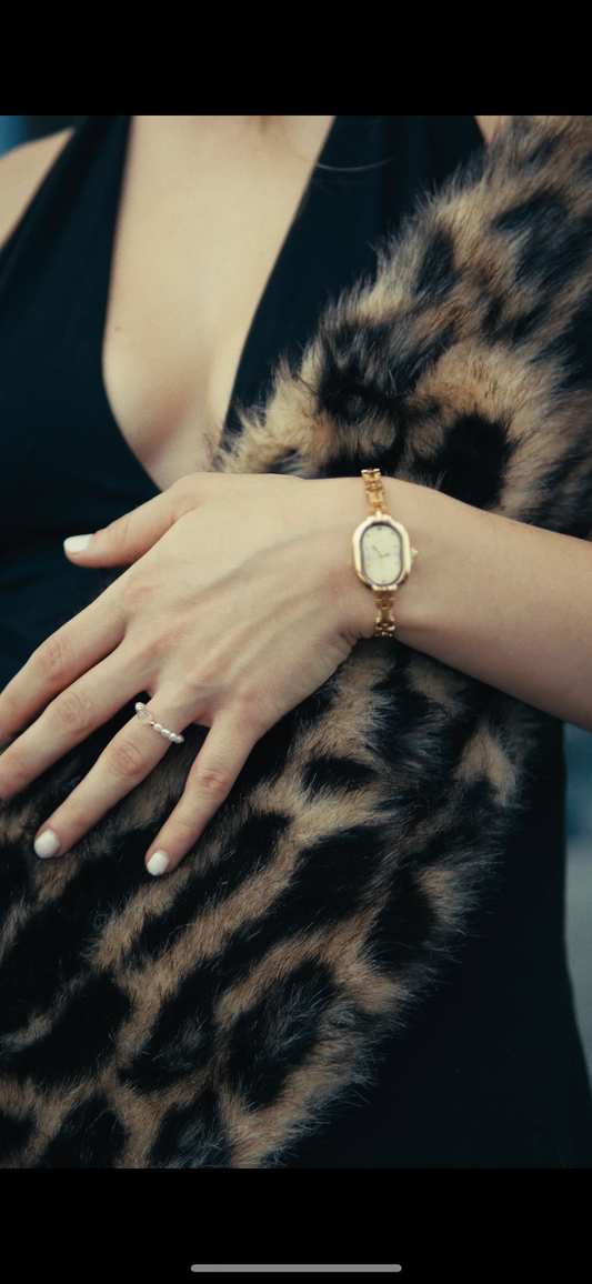 Ovalo watch