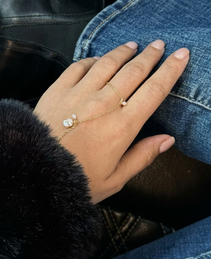 Main en Perle hand chain