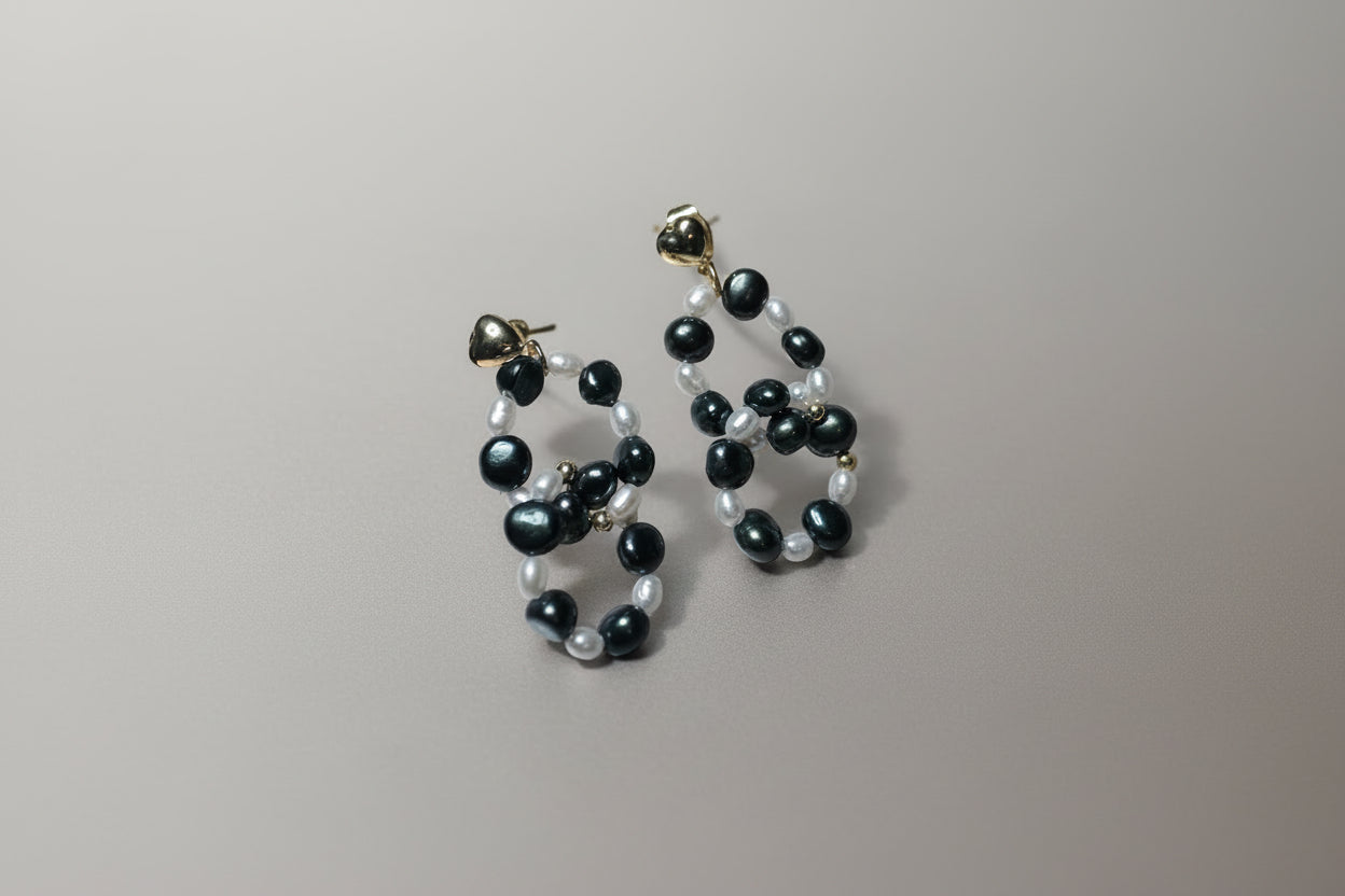 Claroscuro earrings (genuine pearls)