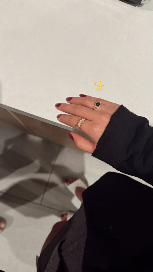 Garnet with chain ring