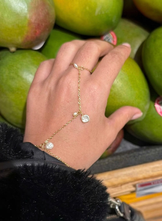 Main en Perle hand chain