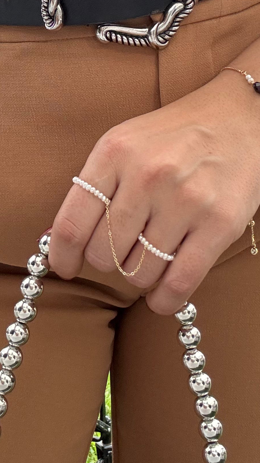 Double pearl ring with chain