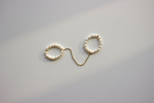 Double pearl ring with chain